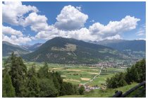 80s  la piana ai piedi del passo di Resia punteggiata di belle cittadine, Malles, Glorenza, Burgusio e Laudes