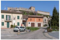 15s  un'altra bella salita per arrivare ai piedi del castello