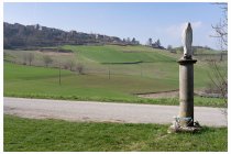 19s  sullo sfondo le case di Costa Croce, in valle Nizza